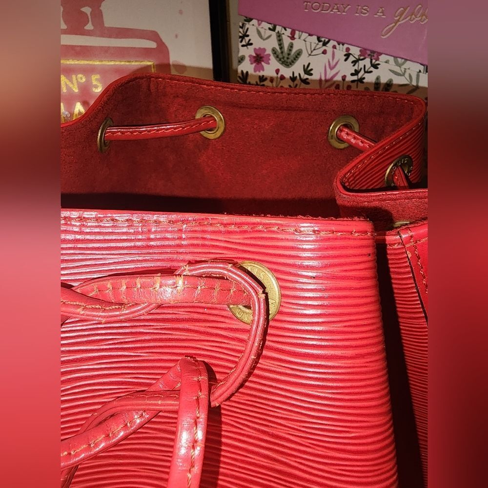 Louiis Vuitton Red Epi Bucket Bag - Picture 9 of 13
